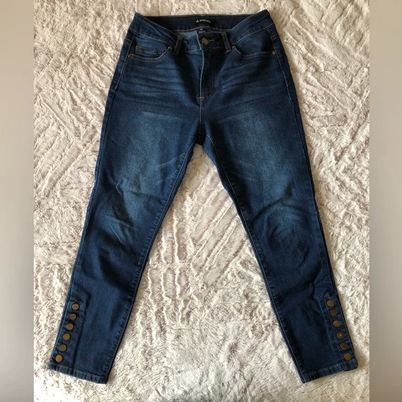 d. jeans Dark Denim with Button Detail Cropped Jeans - Picture 3 of 6